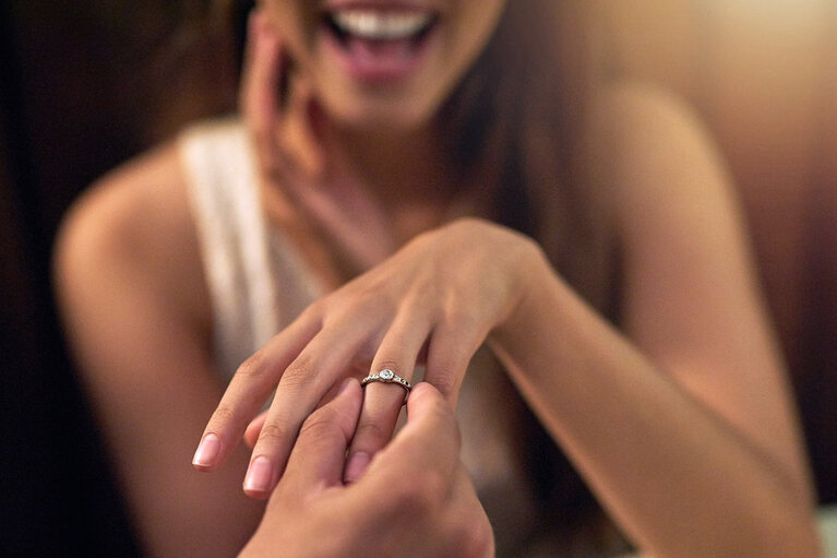 Verlobungsring: welche Hand ist richtig?